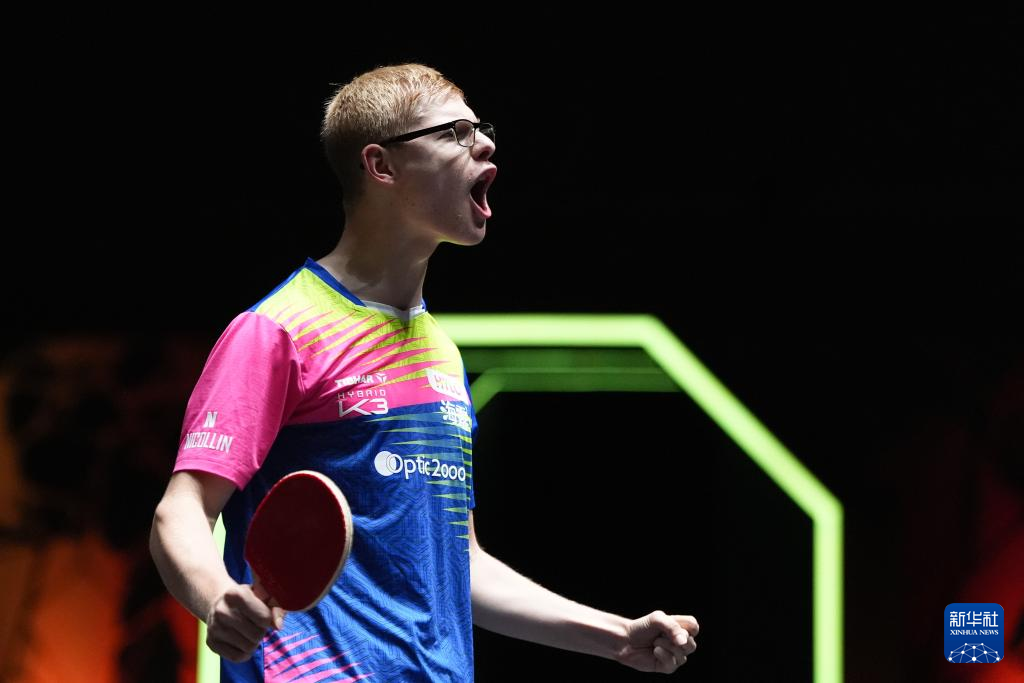 至世界足坛 至世界足坛