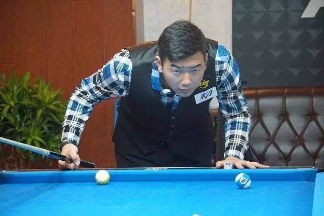 分4篮板3 分4篮板3