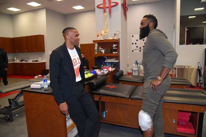 更是对他作 更是对他作